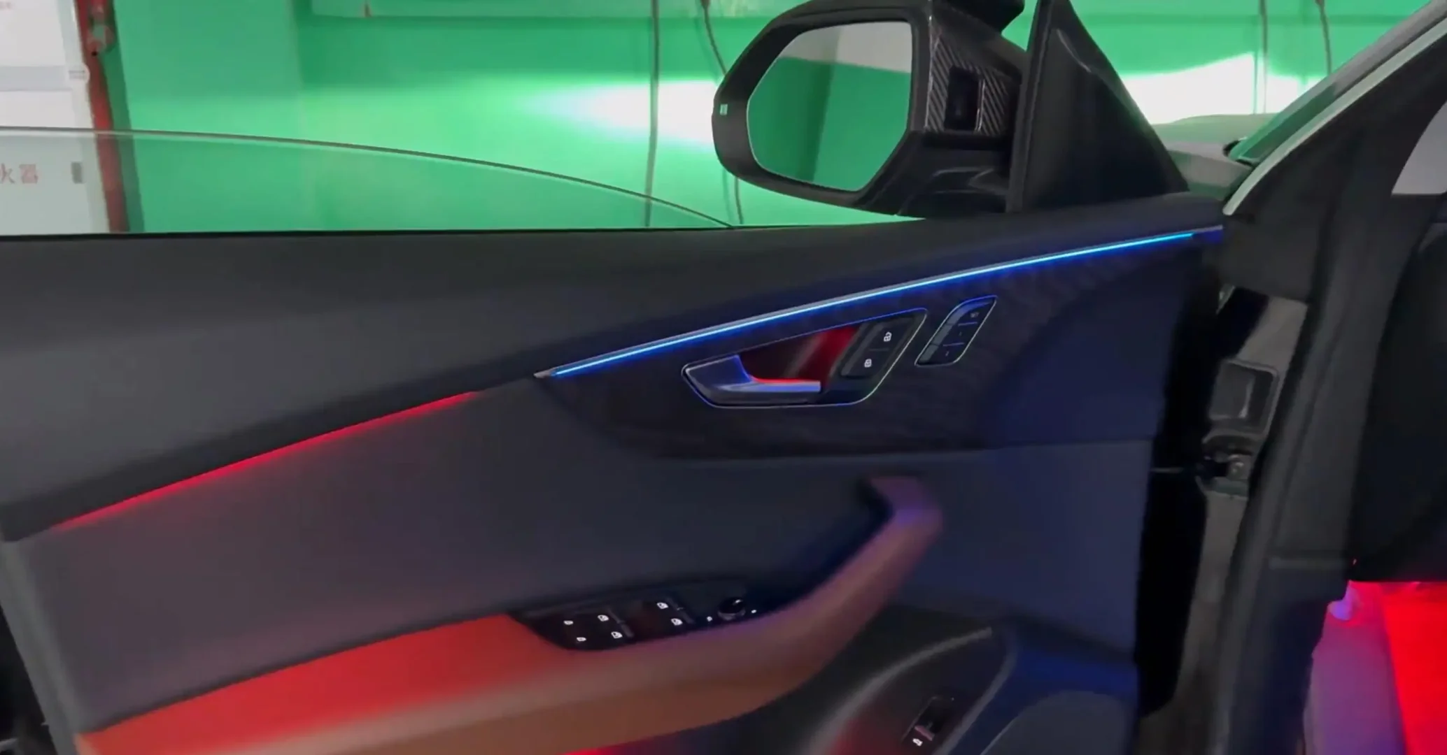 Ambient Light per Audi Q8 SQ8 RS Q8 (2018-2024), 64 Colori RGB - Image 3