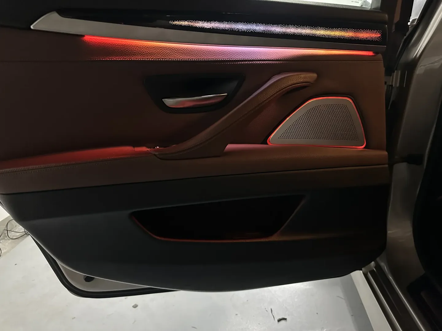 Ambient Light per BMW Serie 5 F10, F11 (2011-2017), 64 Colori RGB - Image 3