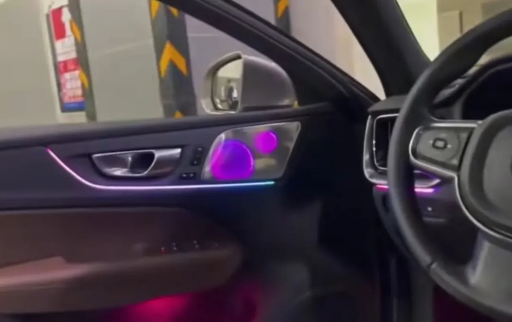 Ambient Light per Volvo XC60 (2017-2026), 64 Colori RGB - Image 3