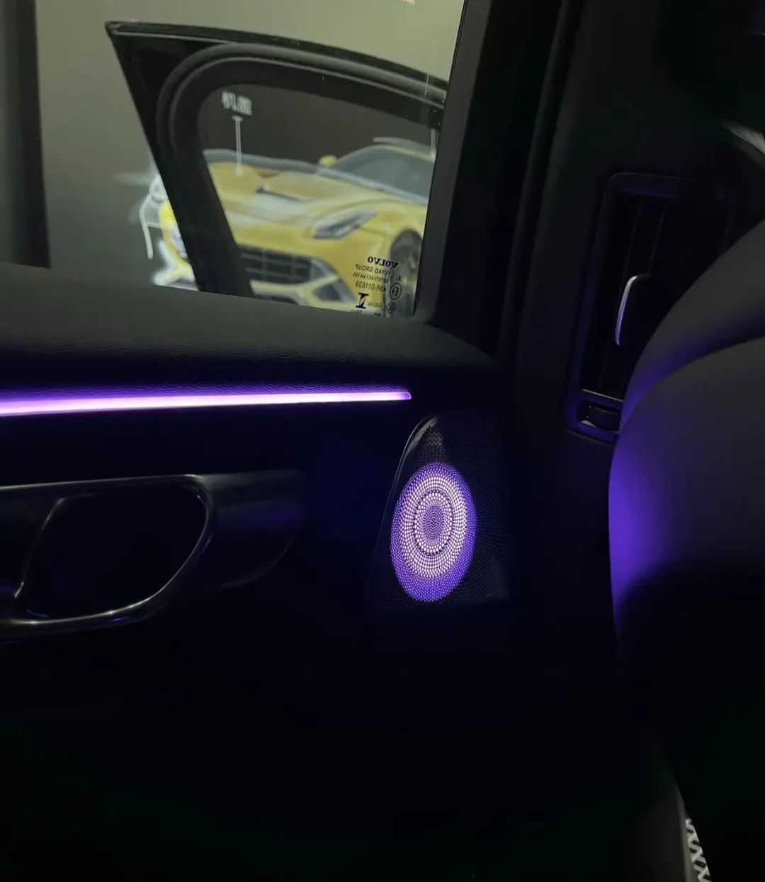 Ambient Light per Volvo XC60 (2017-2026), 64 Colori RGB - Image 4