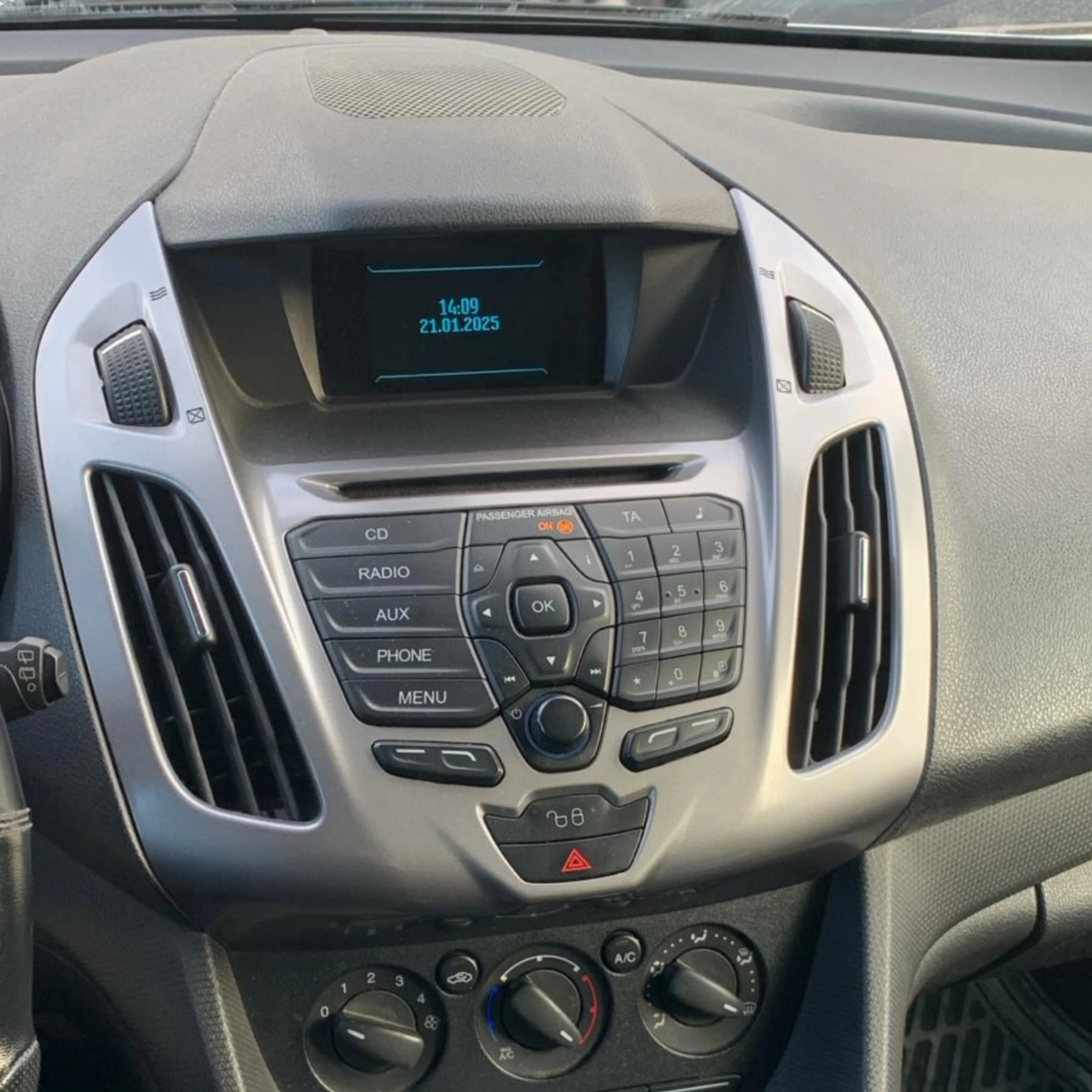 Autoradio per Ford Tourneo Connect | Transit 9" | 2013-2018 | Android | Bluetooth | CarPlay | Android Auto | 2GB/4GB/6GB/8GB Ram - Image 3