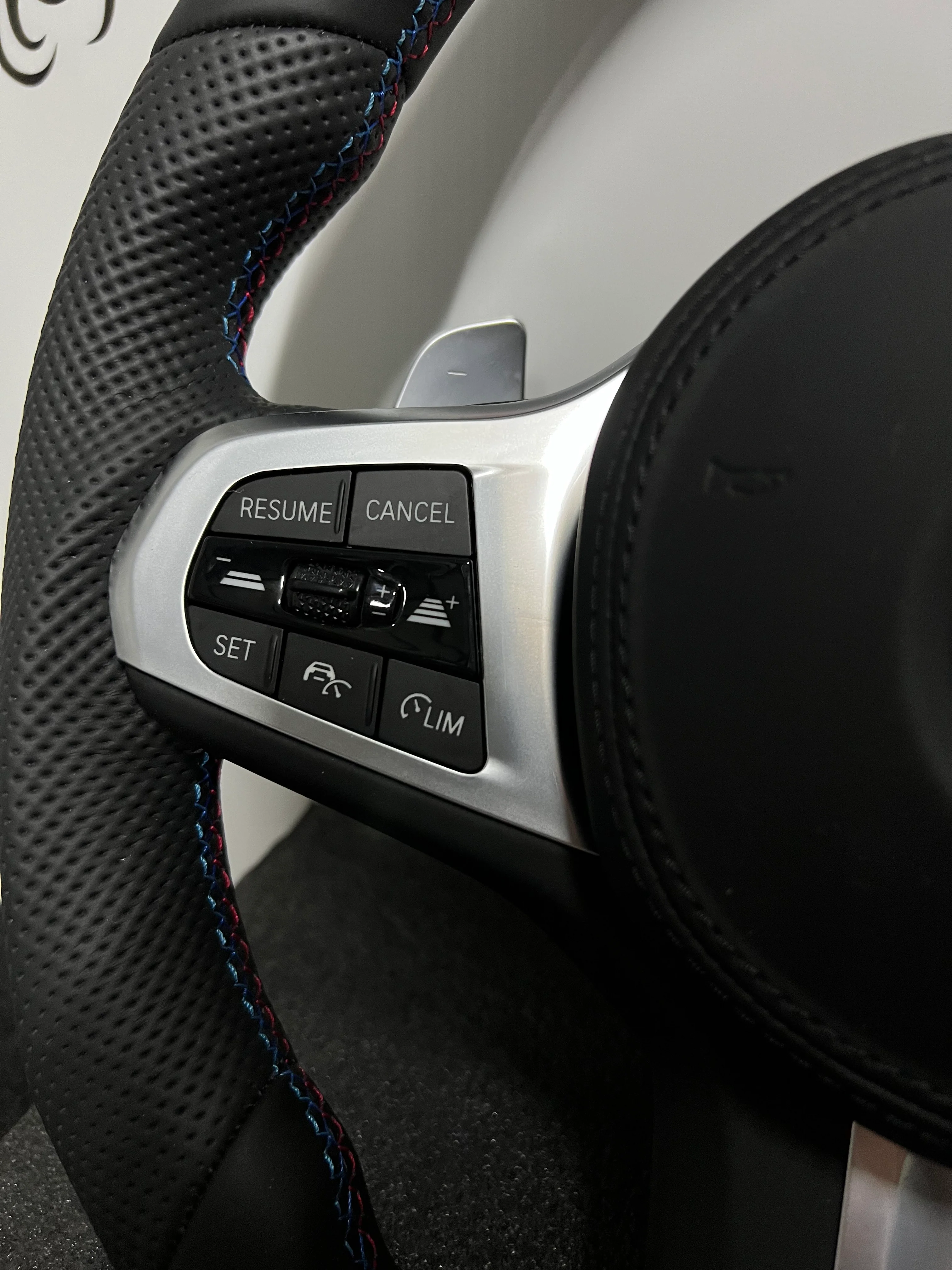 Volante per BMW, Pelle Nera, Linea Azzurra, Sport - Image 2