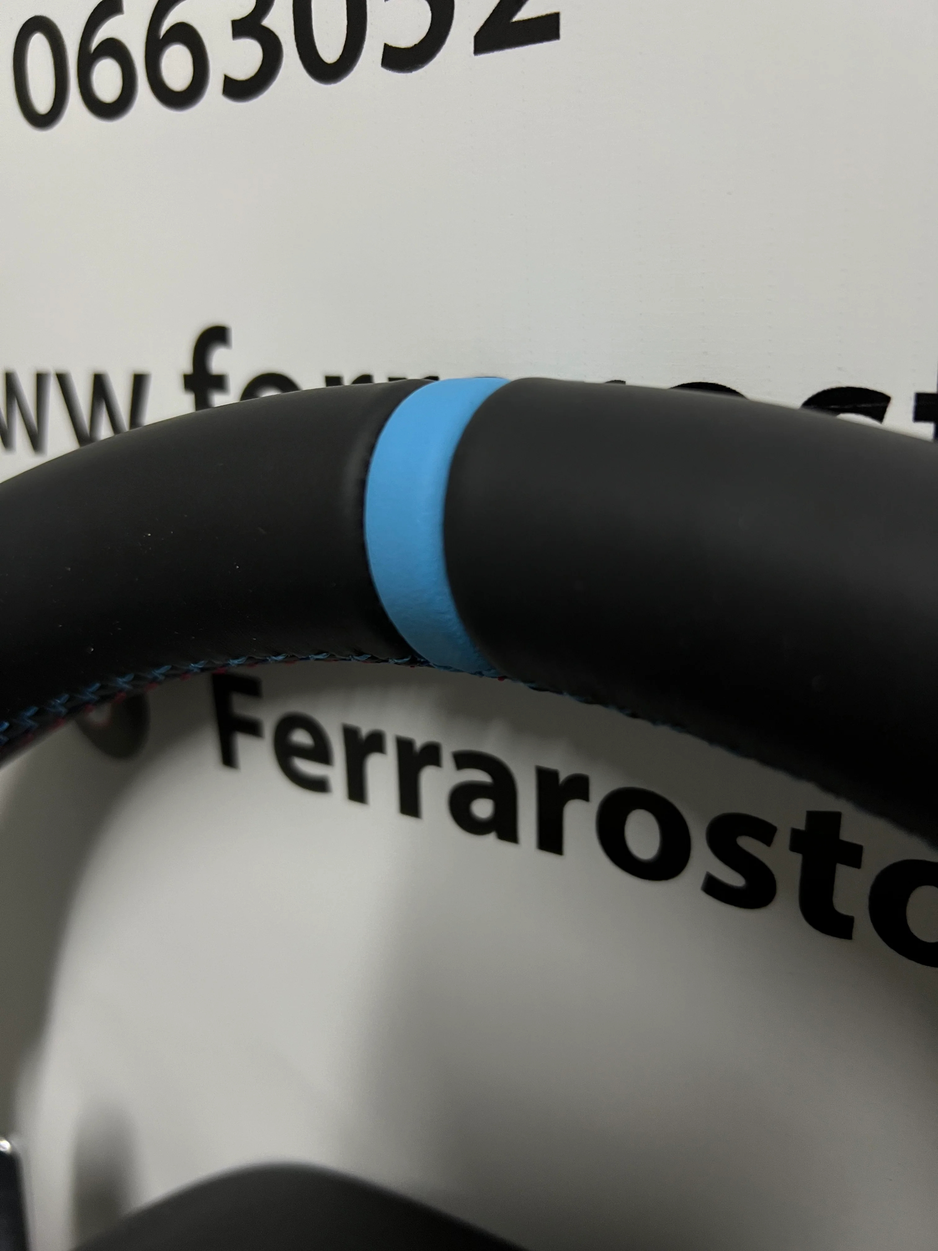 Volante per BMW, Pelle Nera, Linea Azzurra, Sport - Image 3