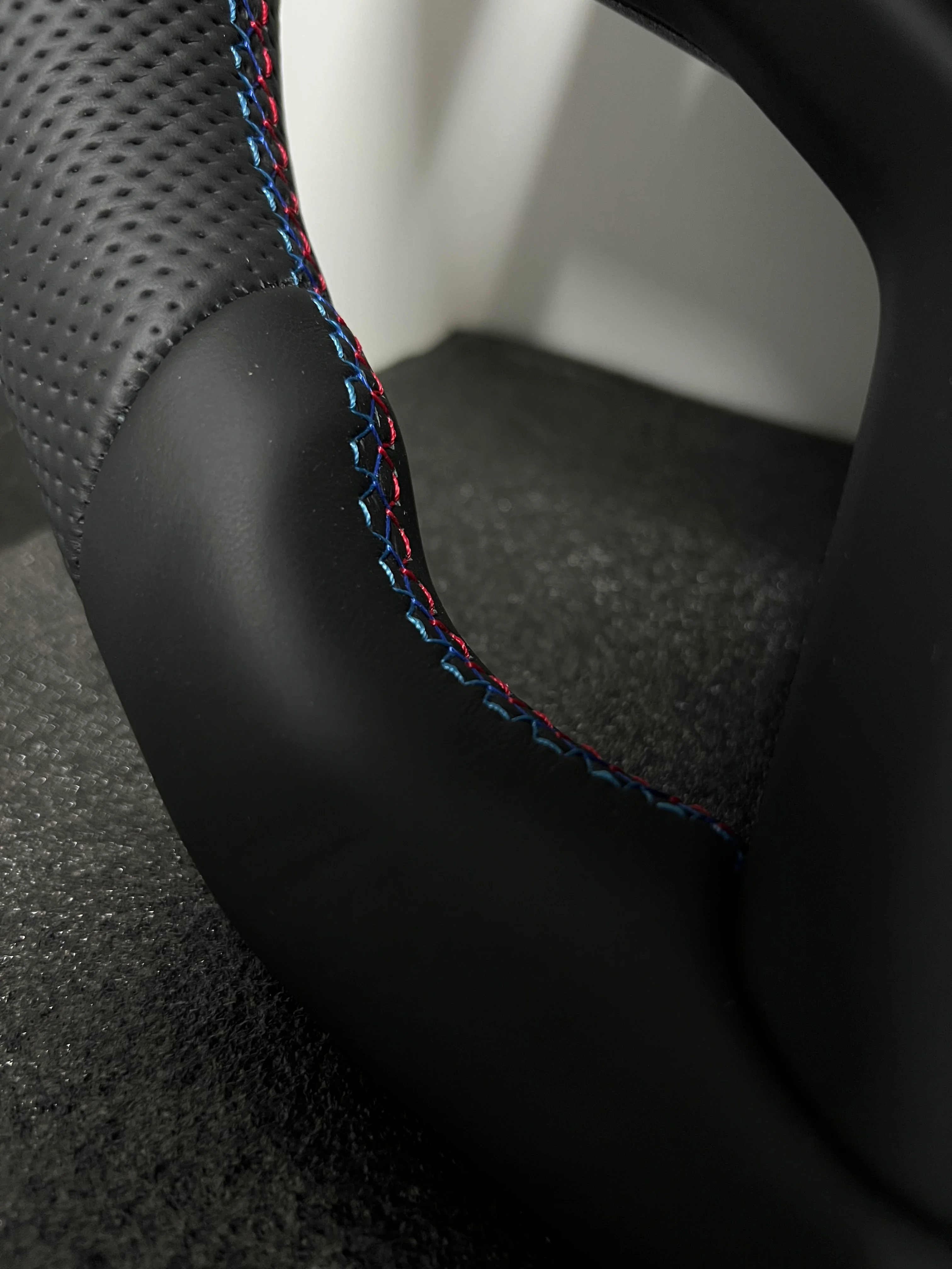 Volante per BMW, Pelle Nera, Linea Azzurra, Sport - Image 4