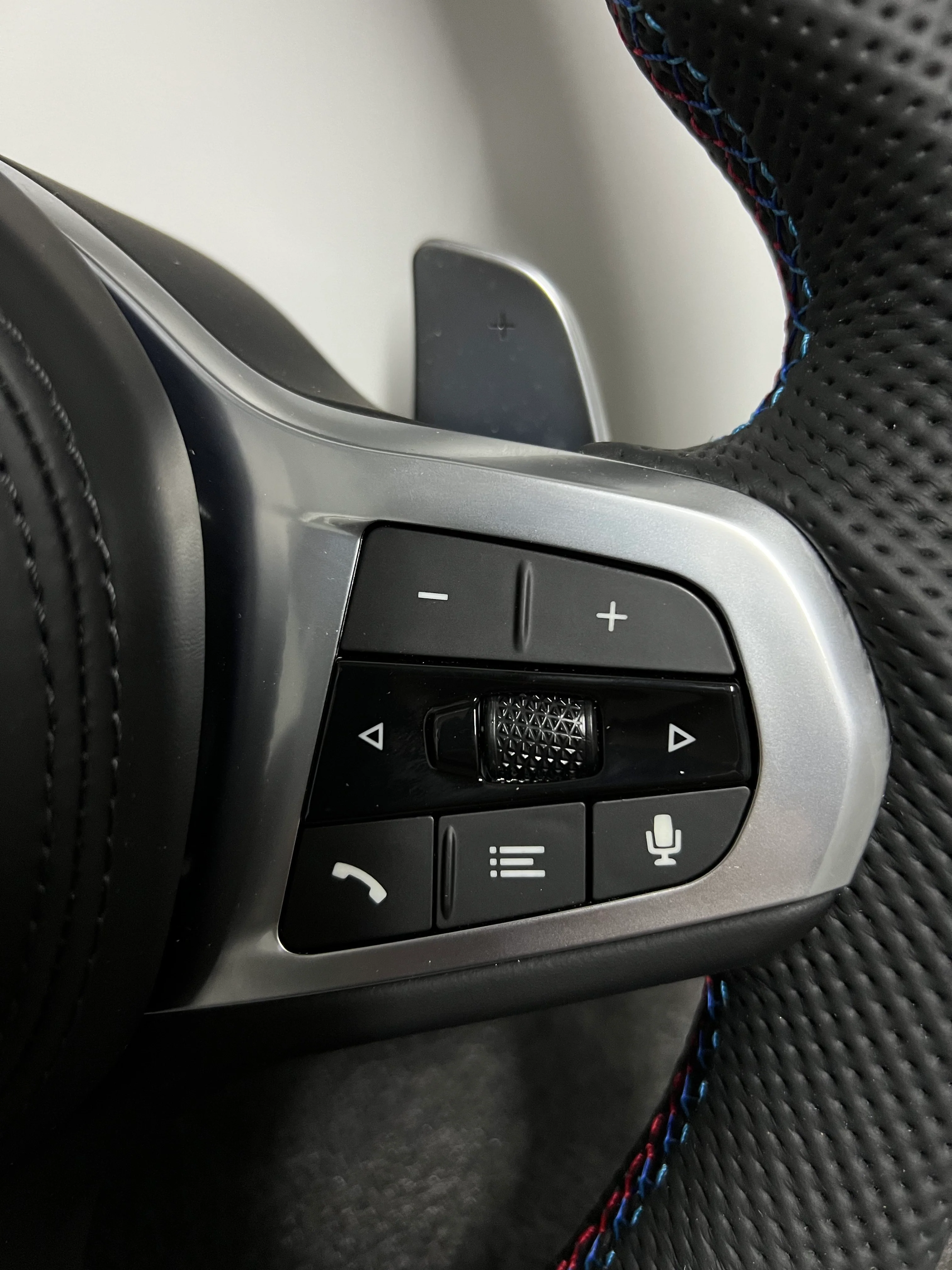 Volante per BMW, Pelle Nera, Linea Azzurra, Sport - Image 5