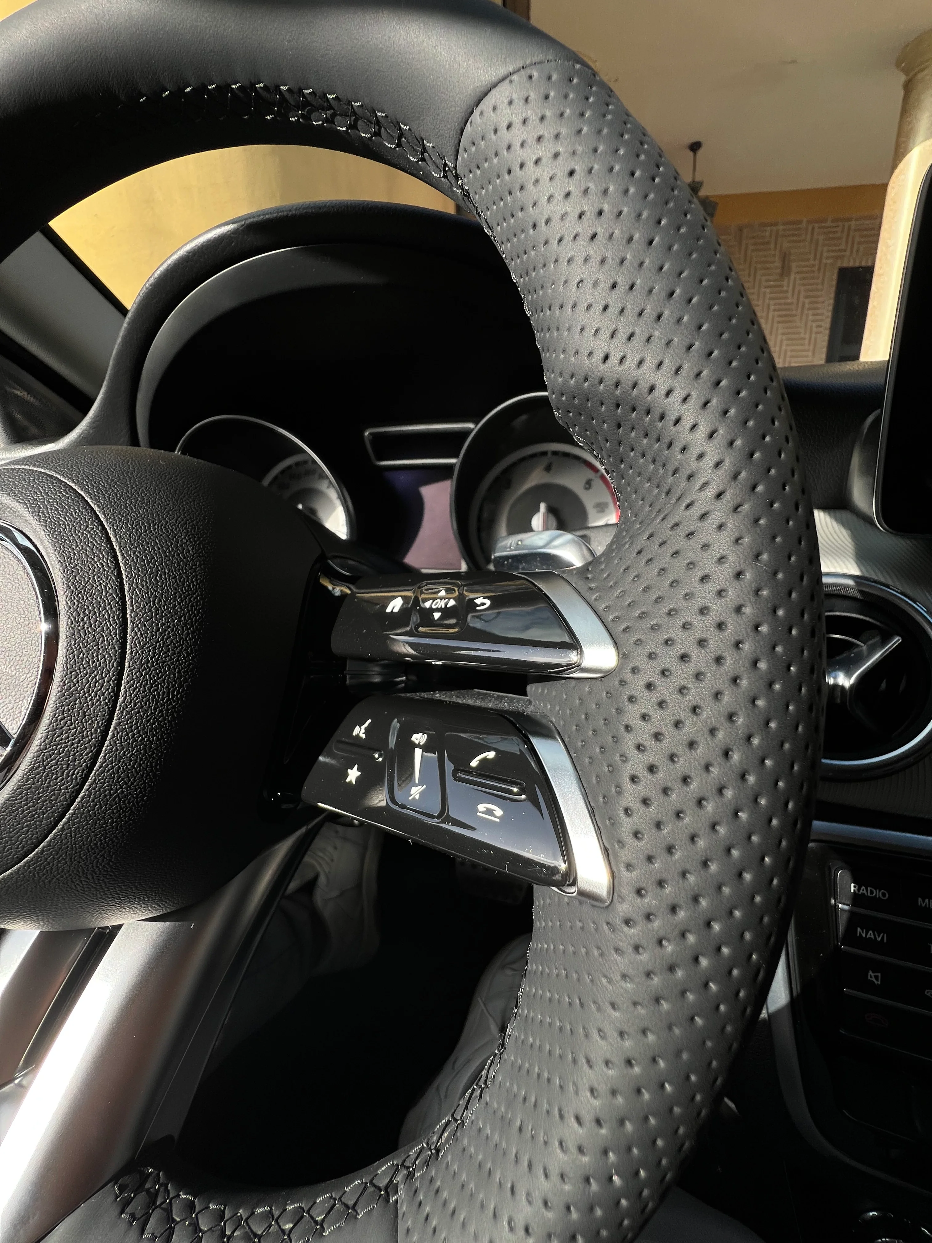 Volante per Mercedes, Nera, Linea Nera, Perforazione, AMG - Image 4