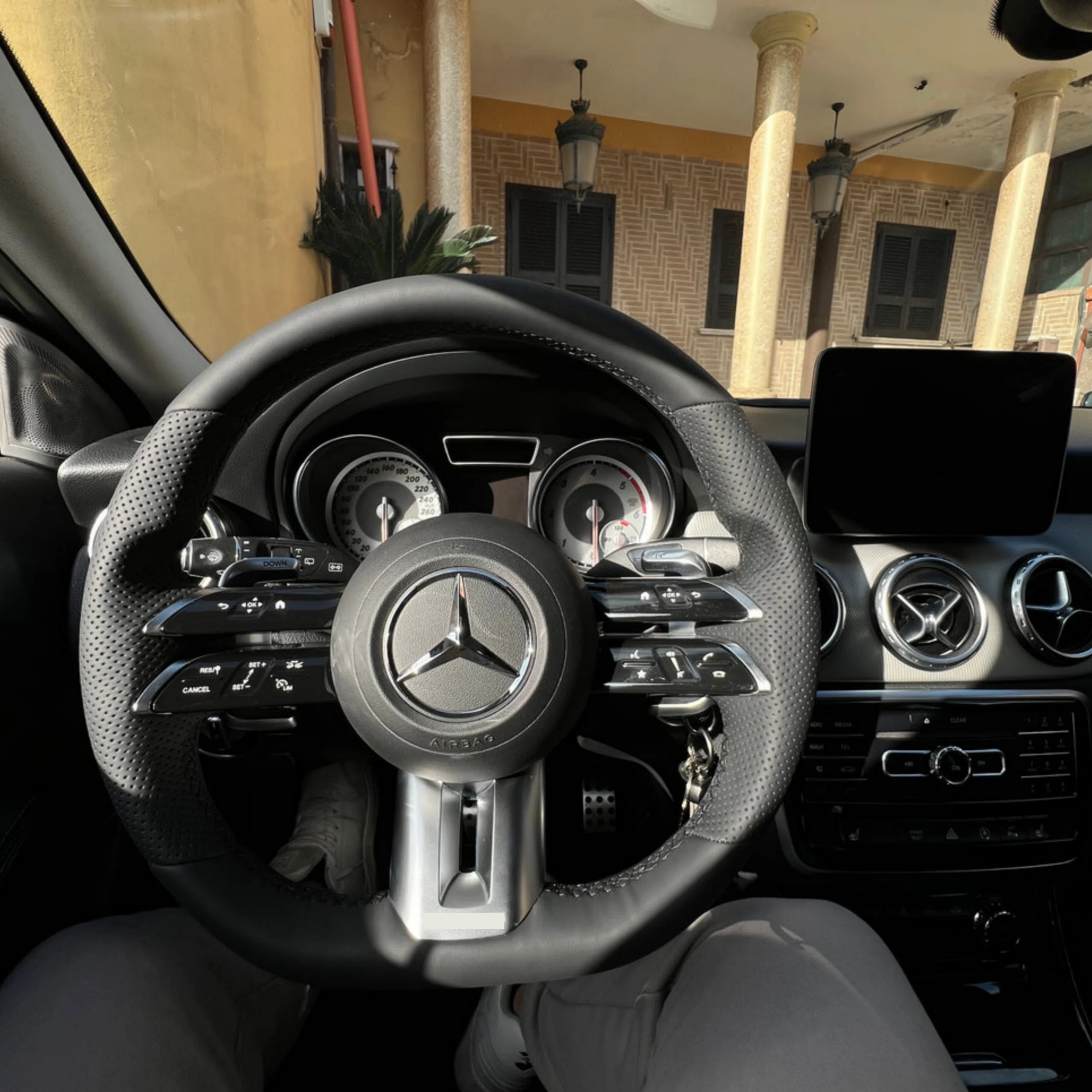 Volante per Mercedes, Nera, Linea Nera, Perforazione, AMG - Image 6