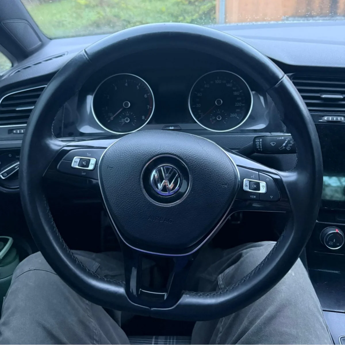 Volante per Volkswagen, Carbonio Diagonale, Filo Nero, Punzonatura, LED - Image 2